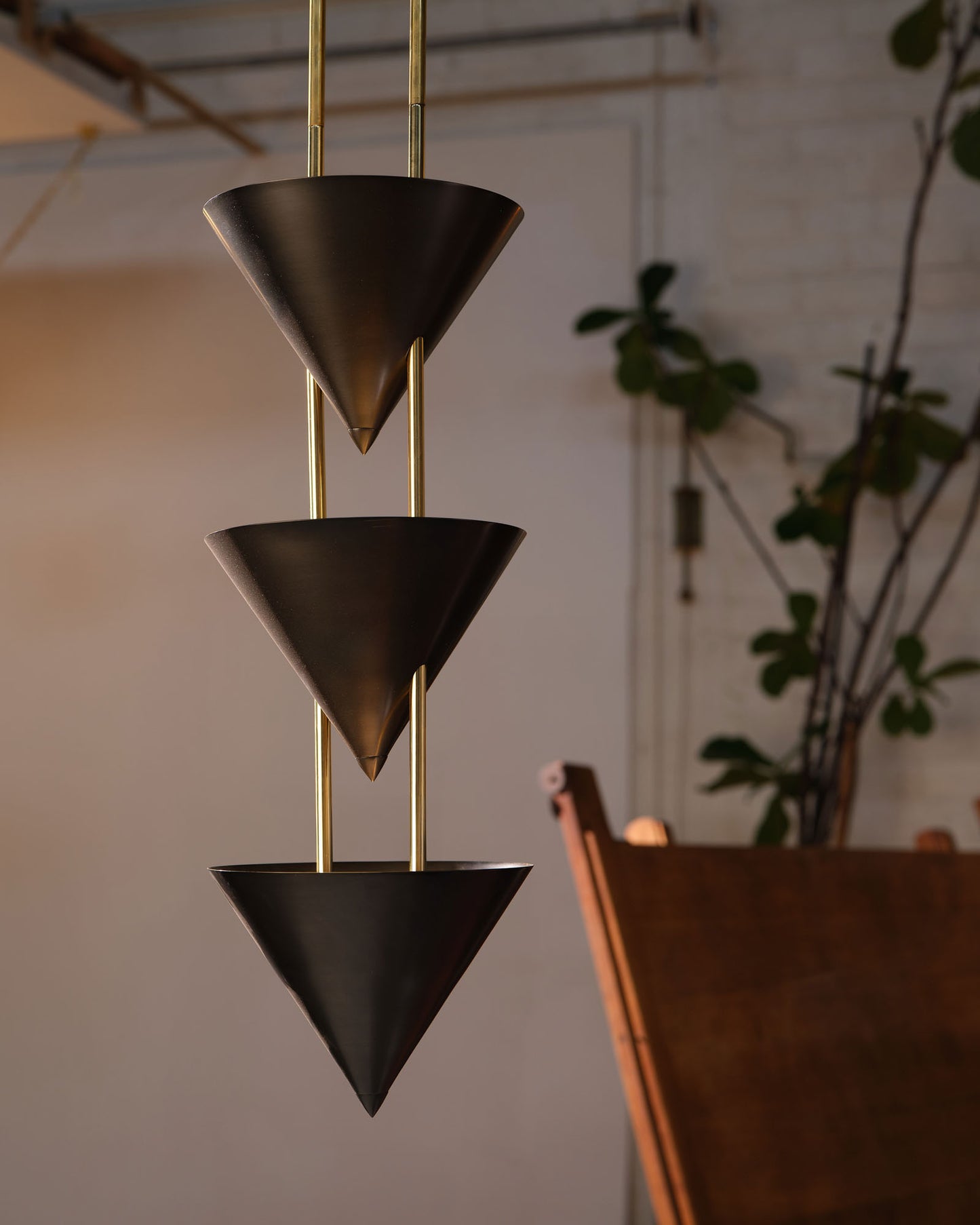 Versus 28-in Pendant