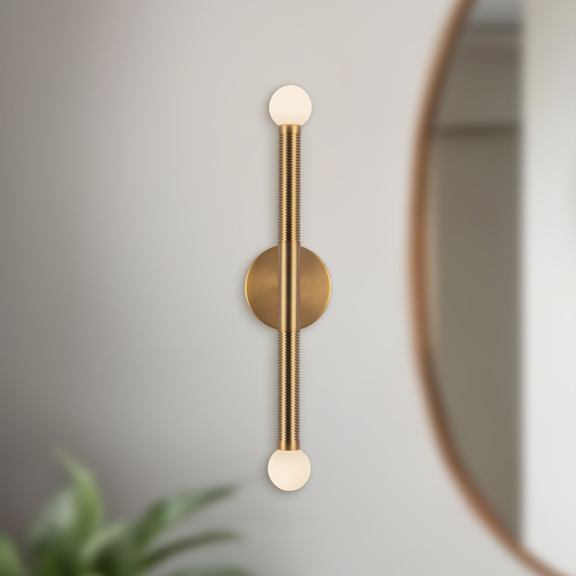 最高品質のフローライトゴールドの輝きがとてもゴージャスです‼️大特価SALE Arden 23-in Wall/Vanity Light – Kuzco Lighting
